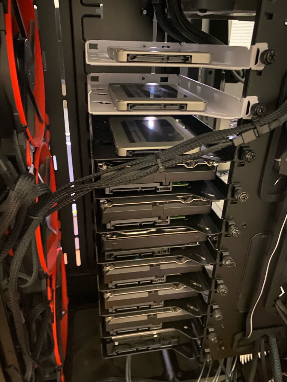 你个主机可以装两个硬盘