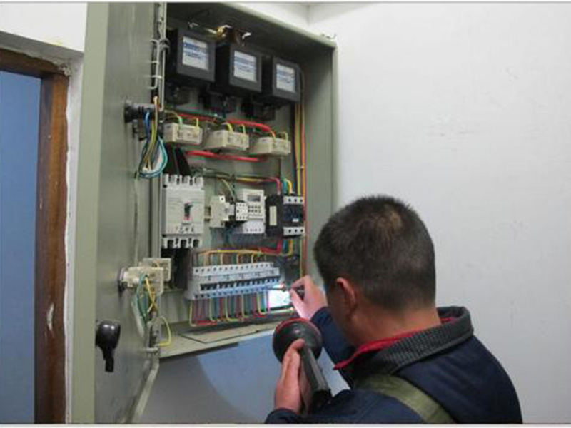 主机使用时跳闸