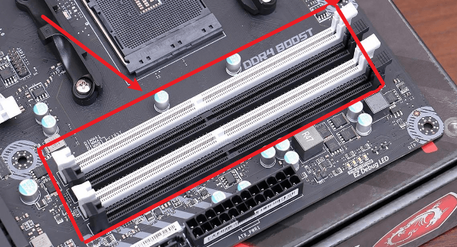 技嘉主机内存卡槽有几个