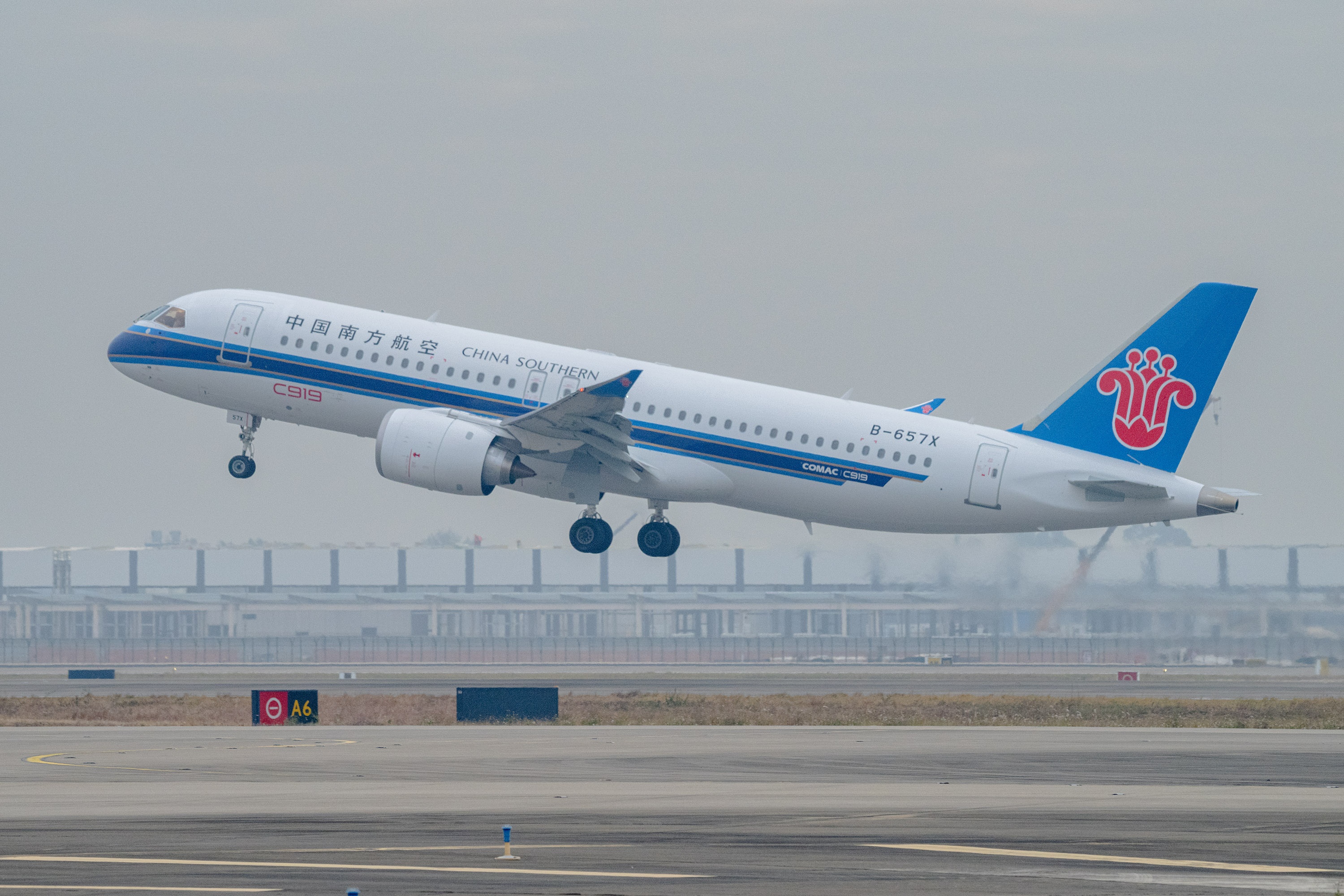 南航能带电脑主机吗