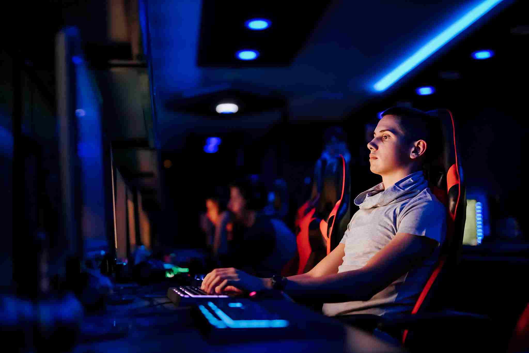 网吧可以不用主机吗