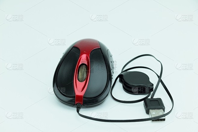 鼠标器连接在计算机的主机