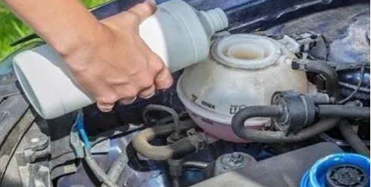 水冷主机加冷却液教程