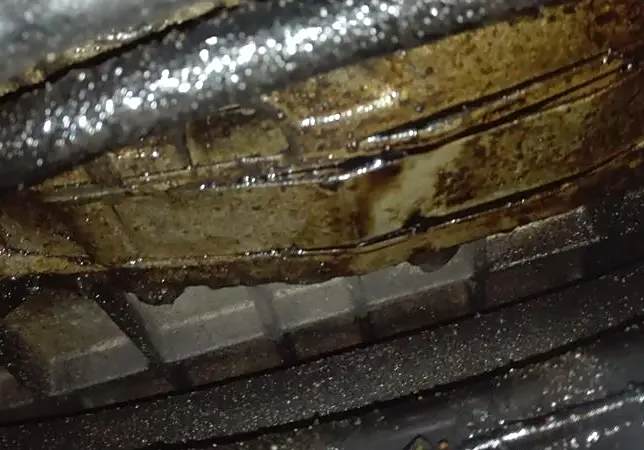 宇龙颗粒机主机漏油