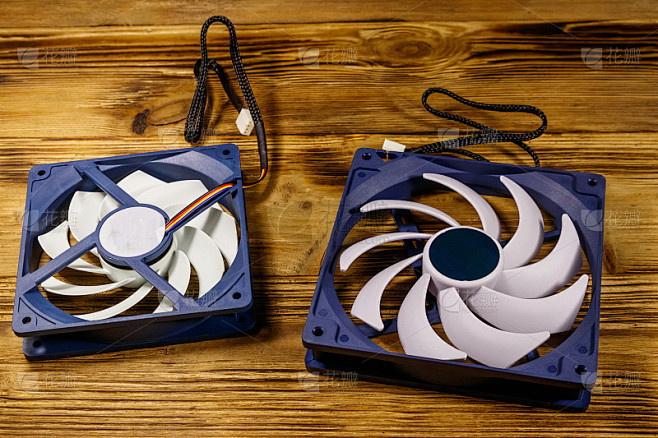 电脑主机散热风扇可以吹动纸