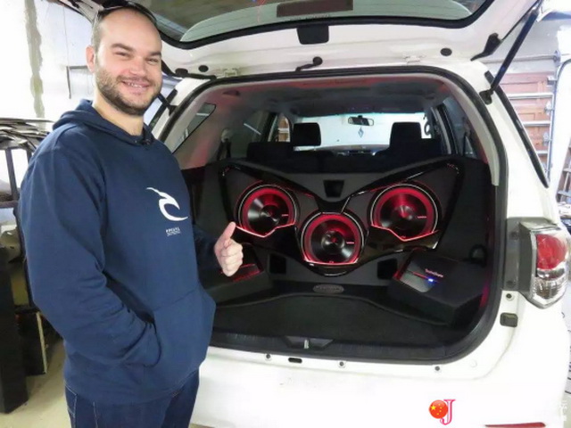 汽配市场二手原车音响主机