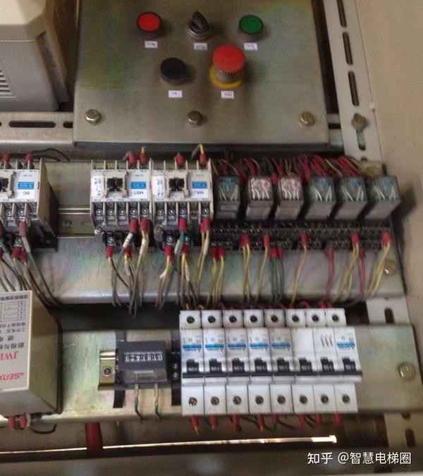 电梯主机热保护接哪里
