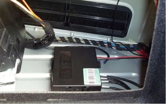 宏光基本性倒车雷达主机装在哪