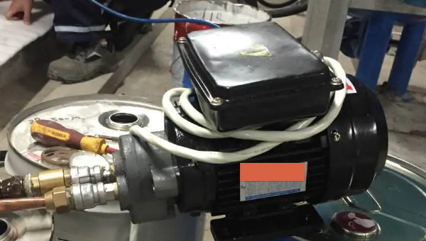 制冷主机为什么要换油