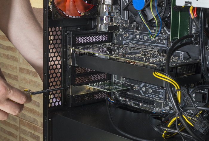 电脑主机主板风扇声音大