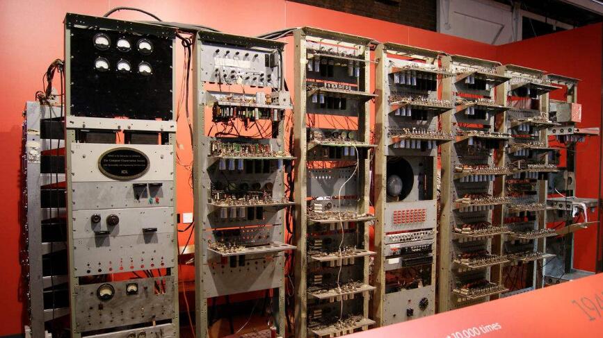 某电子计算机主机