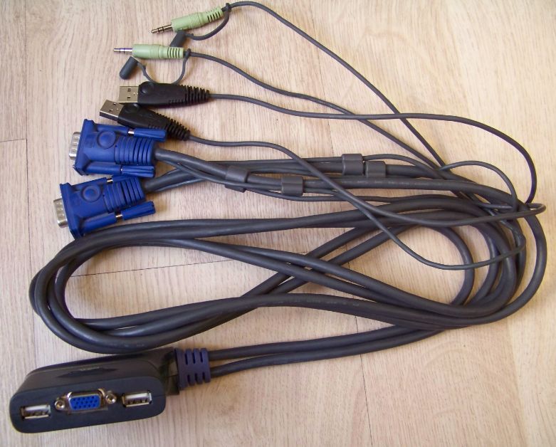 一台显示器接入两台主机