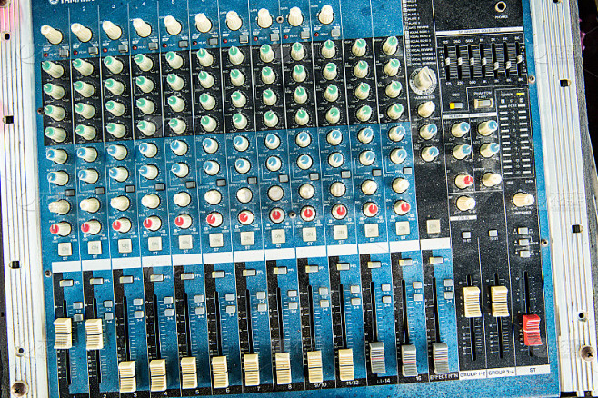 电脑主机控制音响