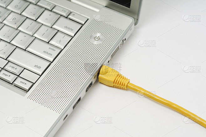 数据线插在电脑主机上有电吗