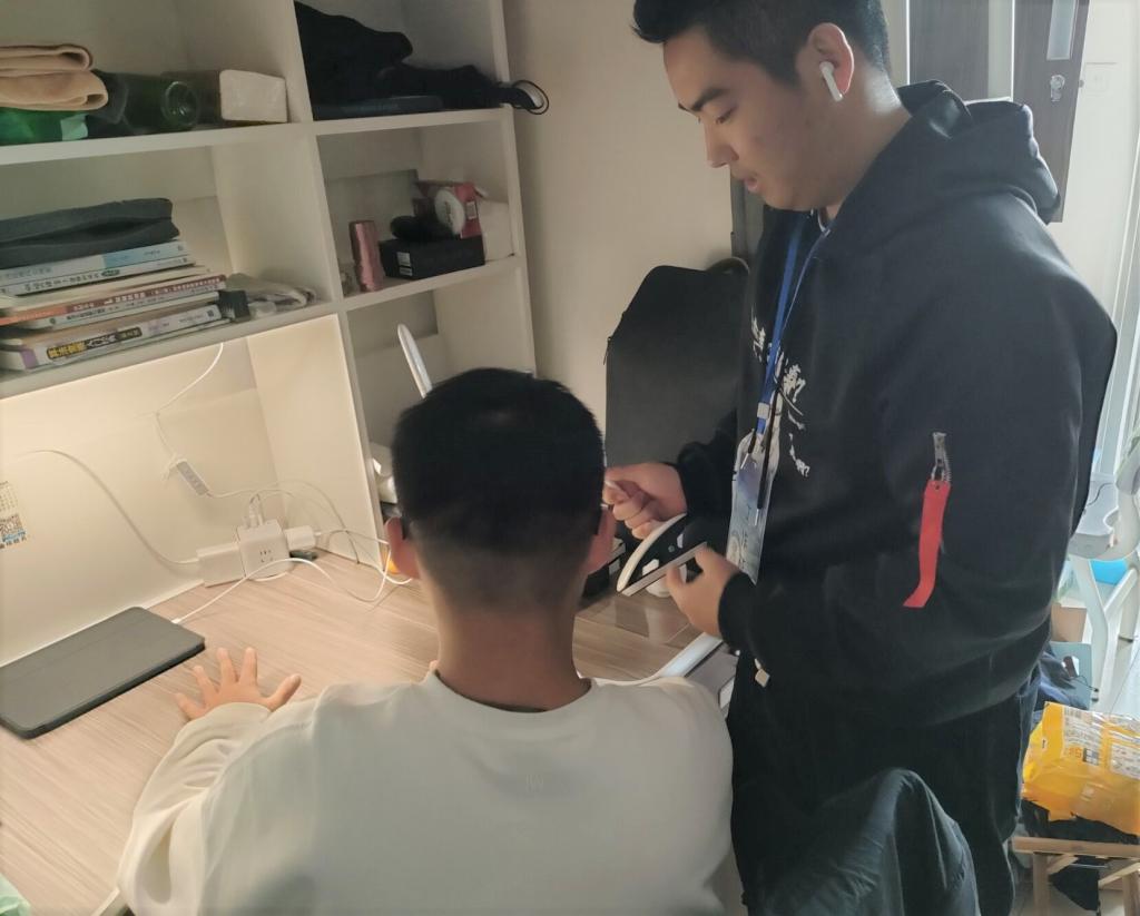 避免电脑主机被舍友撞