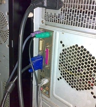 电脑主机麦克风插孔混乱