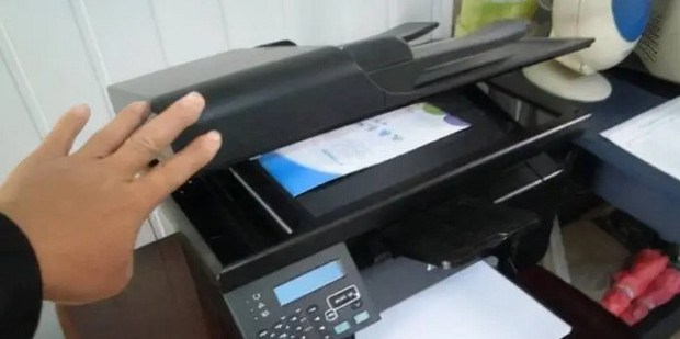 扫描仪能插在主机前面吗