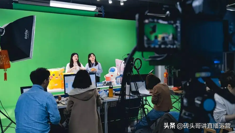 直播玩主机游戏被吓哭