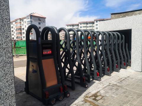 电动大门门走到一半主机突然断电